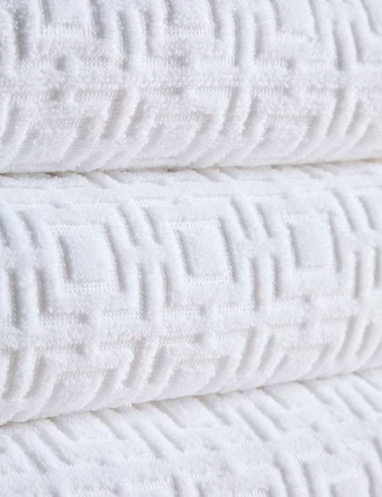 Handtuch mit geometrischem Muster