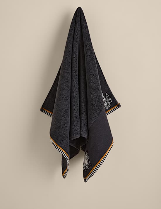 Set of 2 Halloween Hand Towels