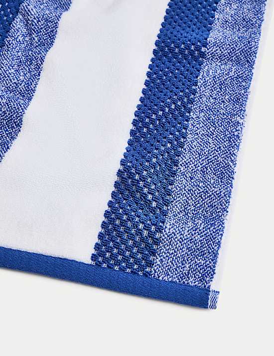 Handdoek van zuiver katoen met strepen en structuur