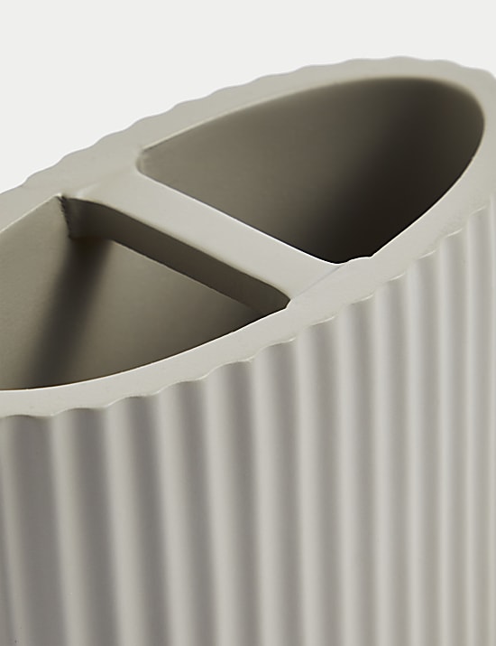 Žebrovaný držák na zubní kartáček z pryskyřice