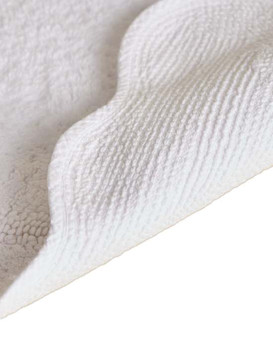 Tapis de bain 100 % coton &agrave; motif festonn&eacute;