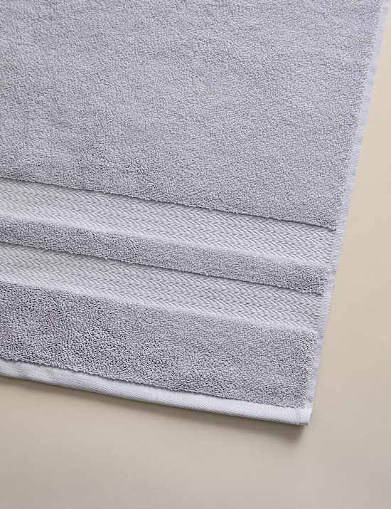 Set of 4 Guest Essentials Towel Bale
