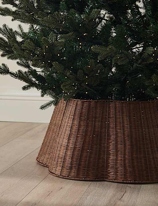 Scallop Rattan Tree Skirt