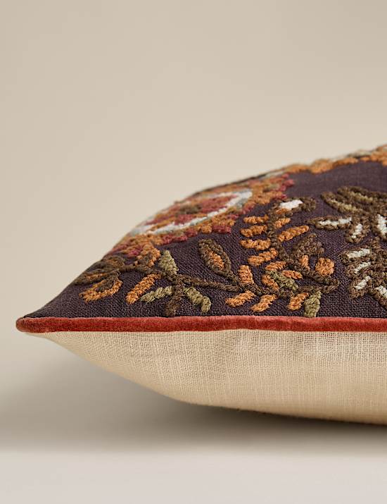 Kissen aus reiner Baumwolle mit Blumenstickerei