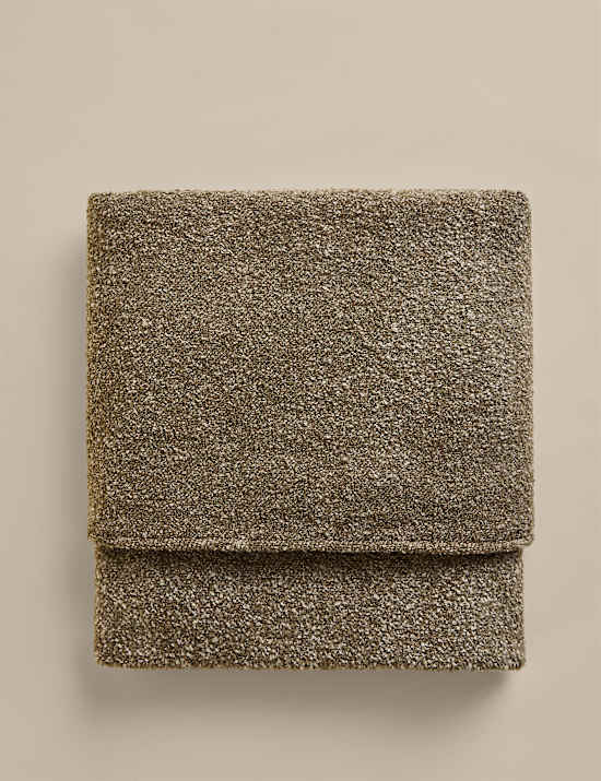Boucl&eacute; Throw