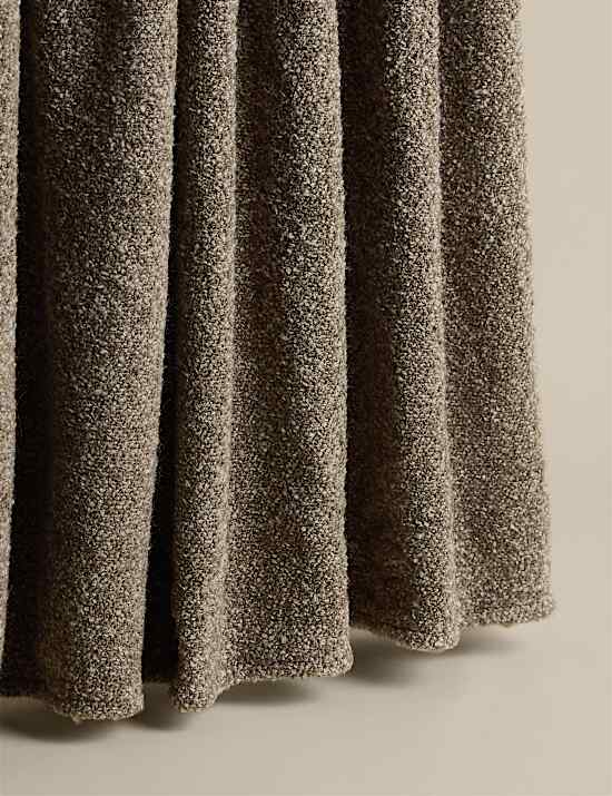 Boucl&eacute; Throw