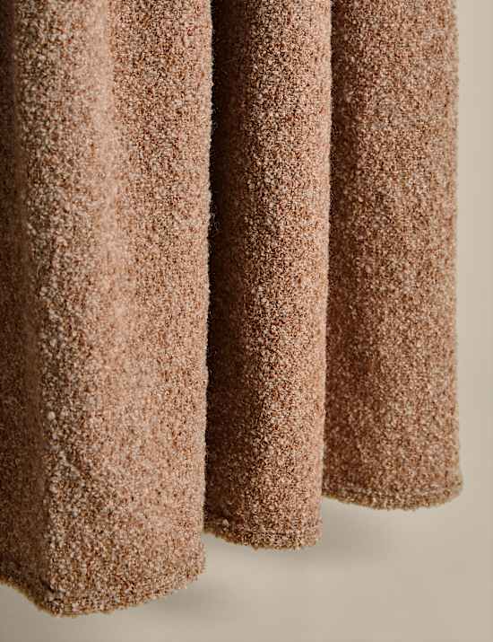 Boucl&eacute; Throw