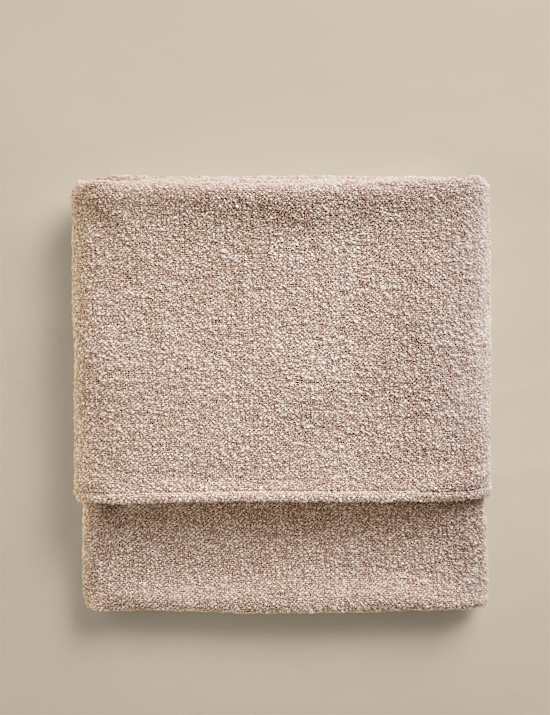 Boucl&eacute; Throw