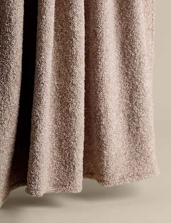 Boucl&eacute; Throw
