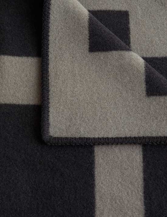 Kelly Hoppen Design Geometric Throw