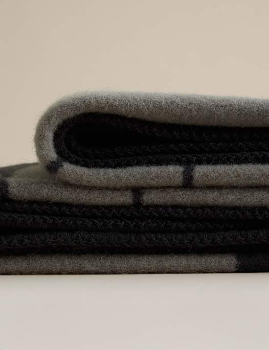 Kelly Hoppen Design Geometric Throw