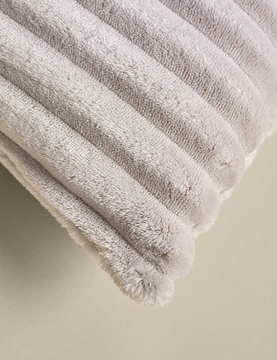 Ribbed Fleece Cushion