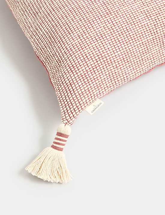 Cojín 100% algodón texturizado con borlas