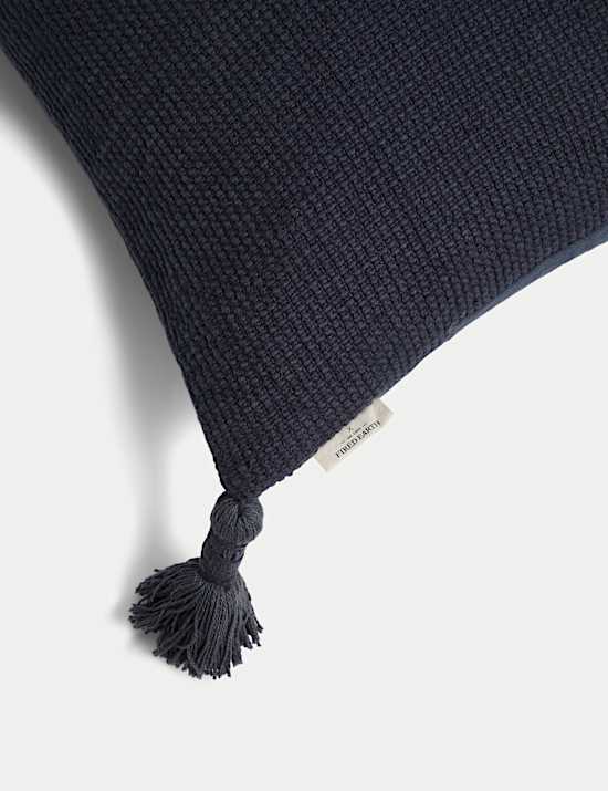 Cojín 100% algodón texturizado con borlas