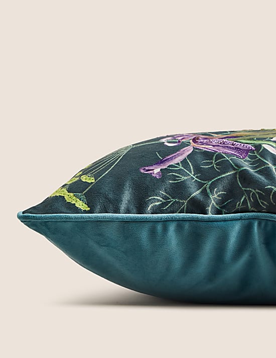 Μαξιλάρι με σχέδιο λουλούδια, πουλιά και διακοσμητικά στοιχεία