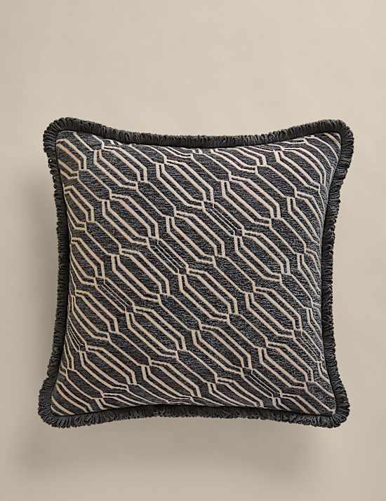 Coussin en chenille à motif géométrique