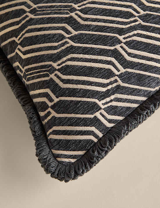 Coussin en chenille à motif géométrique