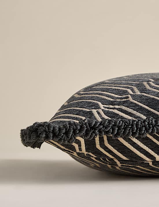 Coussin en chenille à motif géométrique