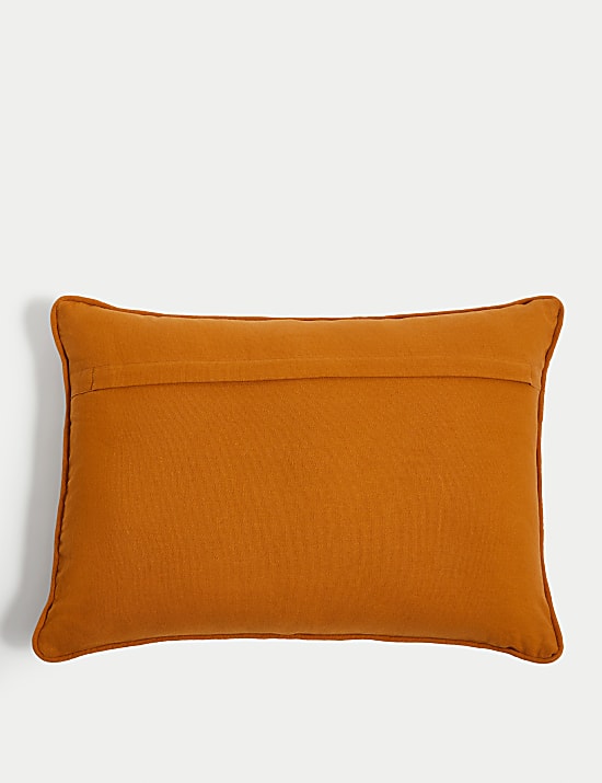 Langwerpig, zuiver katoenen kussen met streepmotief