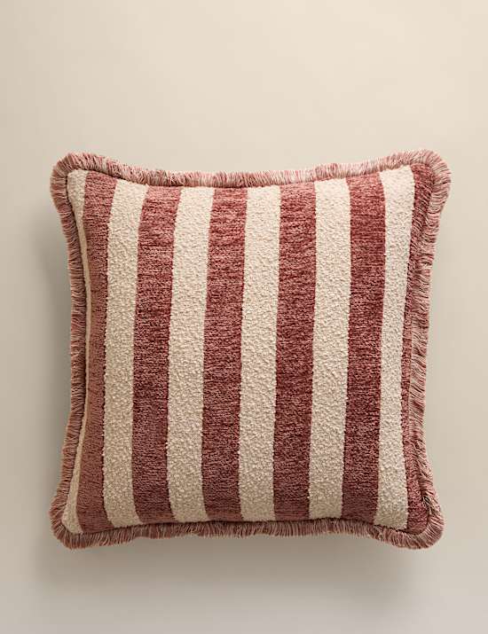 Coussin en chenille &agrave; rayures et franges