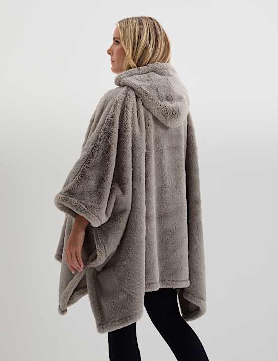 Manta con capucha imitación de piel supersuave