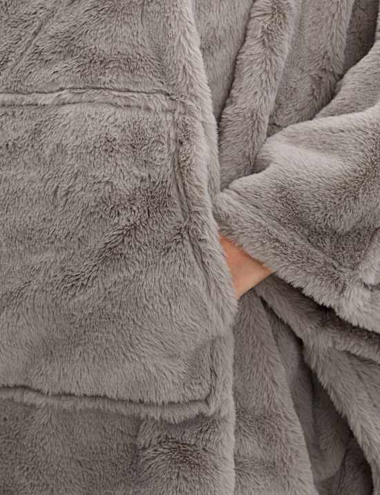 Manta con capucha imitación de piel supersuave