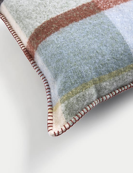 Coussin imitation mohair à carreaux