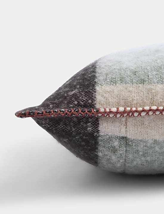 Coussin imitation mohair à carreaux