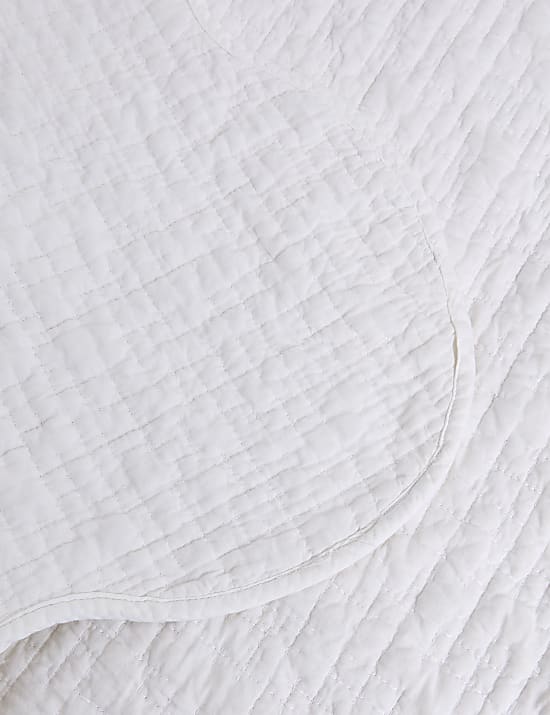 Quilted Scallop Bedspread