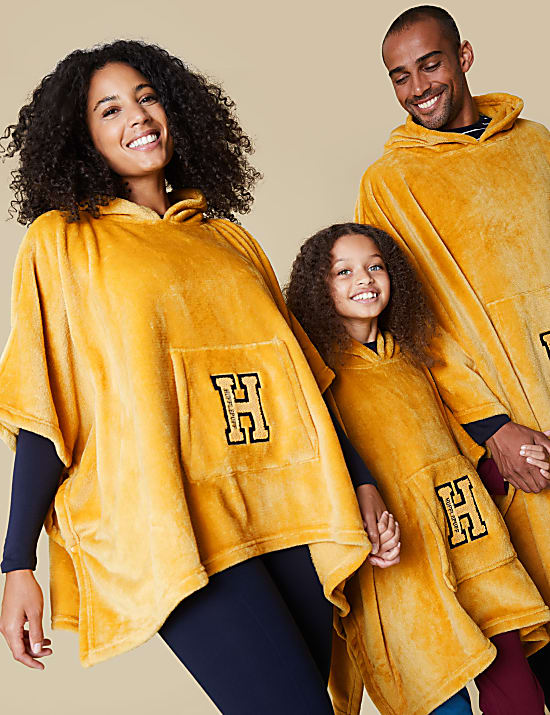Harry Potter&trade; Hufflepuff Hooded Blanket