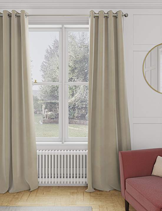 Lubang Gantungan Tirai Beludru