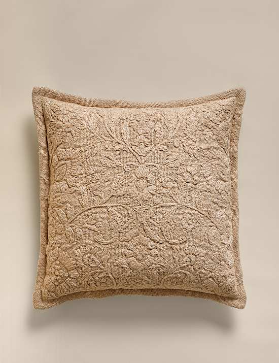 Coj&iacute;n bordado de algod&oacute;n floral