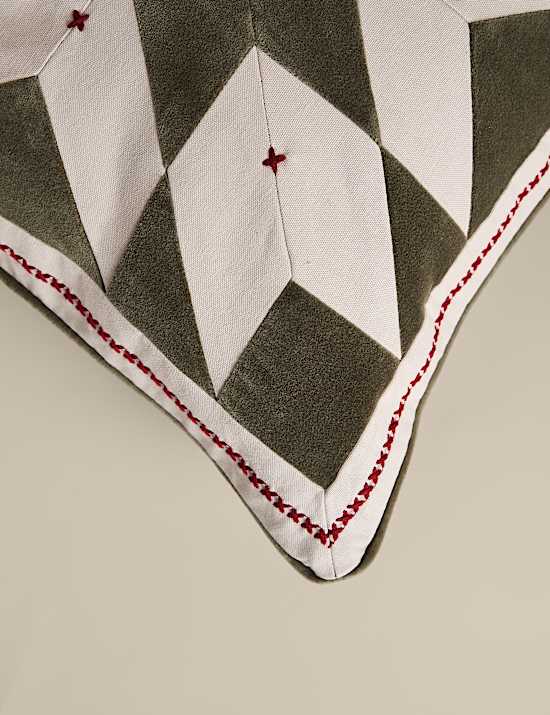 Coussin de No&euml;l en patchwork g&eacute;om&eacute;trique