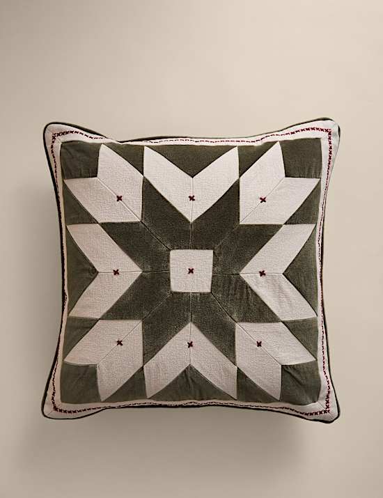 Coussin de No&euml;l en patchwork g&eacute;om&eacute;trique