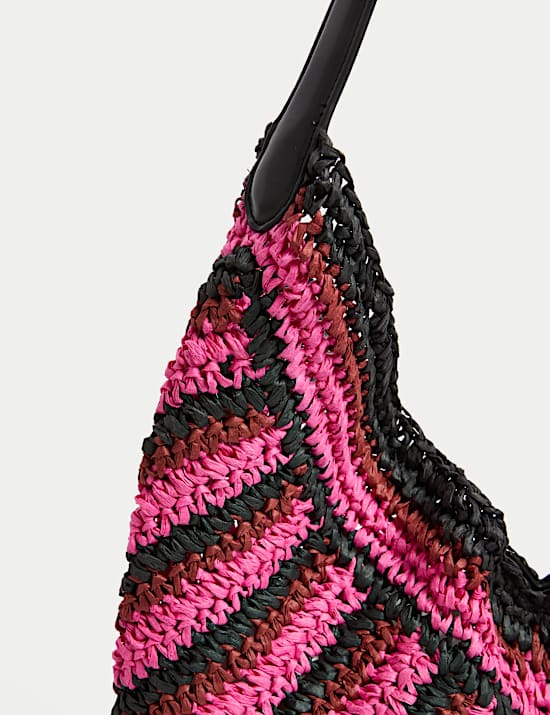 Gestreifte Schultertasche aus Stroh