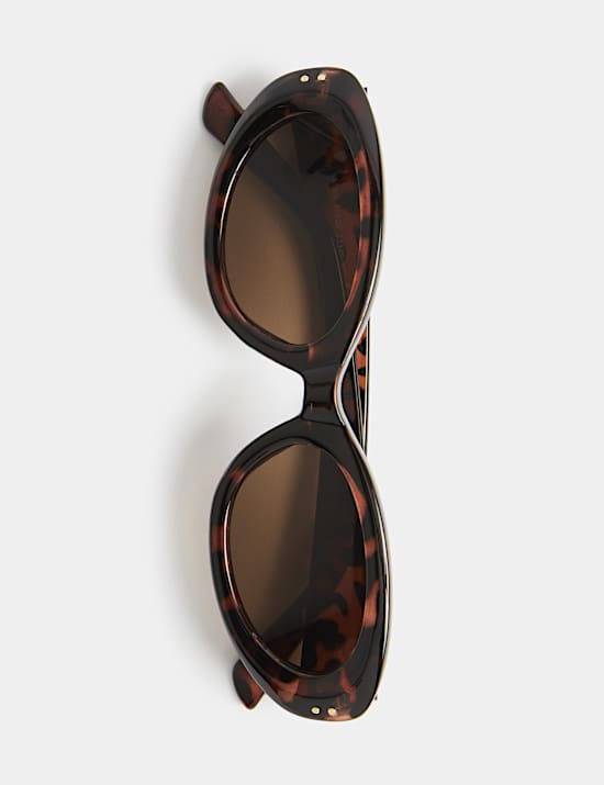 Lunettes de soleil biseaut&eacute;es ovales style oeil-de-chat