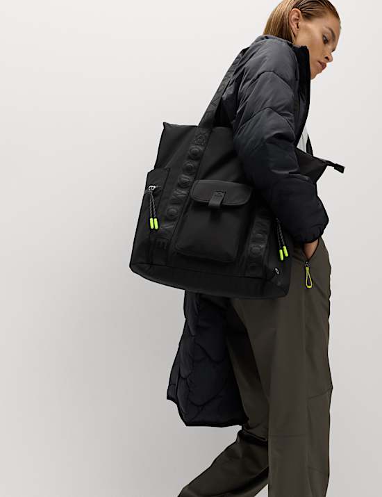 Shopper mit mehreren Taschen