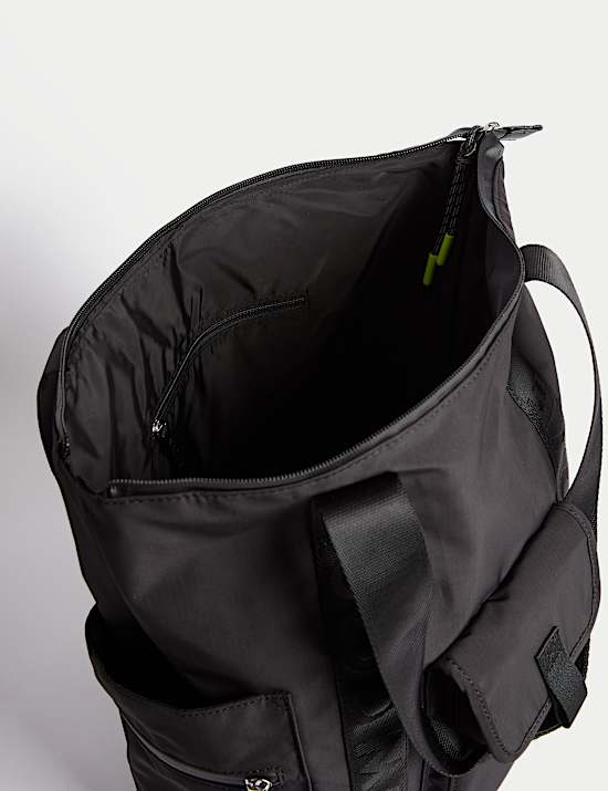 Shopper mit mehreren Taschen