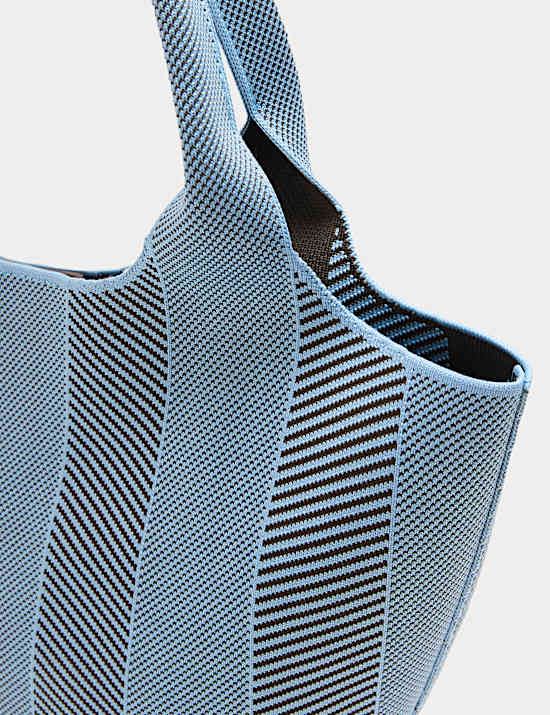 Pruhovan&aacute; ta&scaron;ka na such&yacute; zip