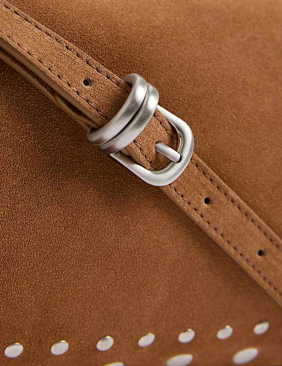 Schultertasche aus Wildleder mit Nieten