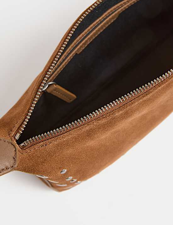 Schultertasche aus Wildleder mit Nieten