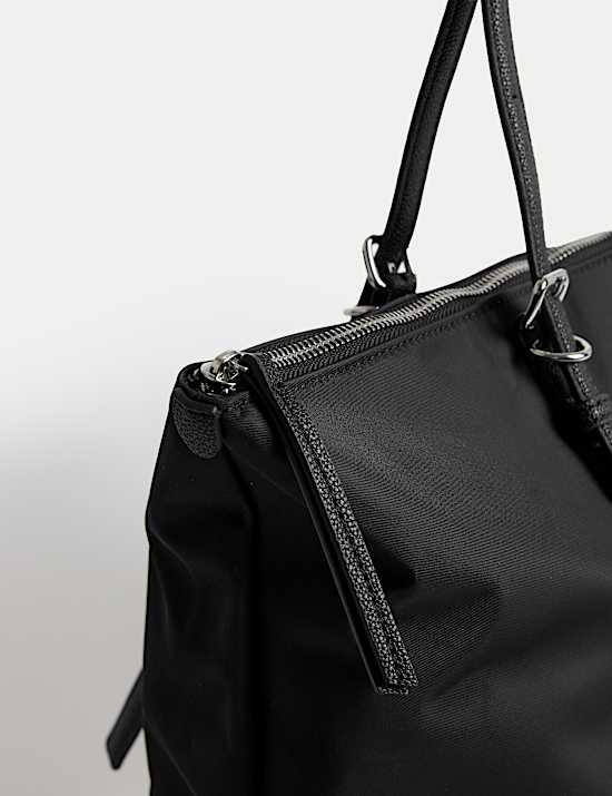 Schultertasche aus Wildleder mit Henkel