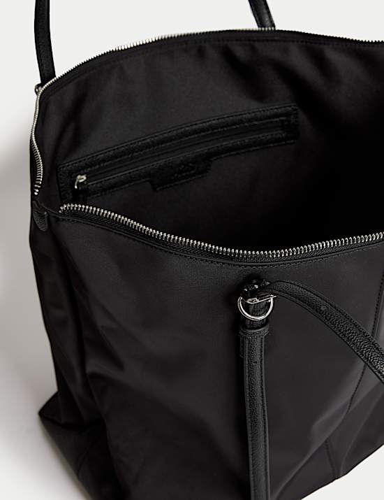 Schultertasche aus Wildleder mit Henkel