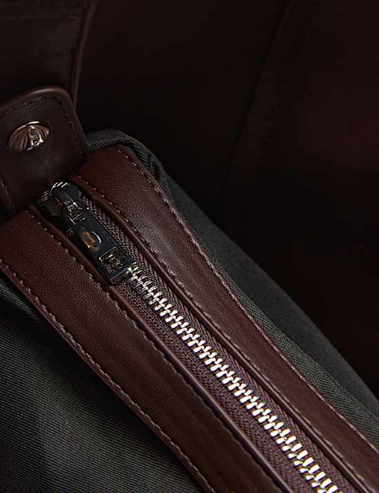 Tragetasche aus Wildlederimitat mit Schnalle