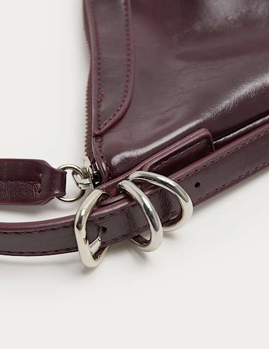 Schlingentasche aus Lackleder