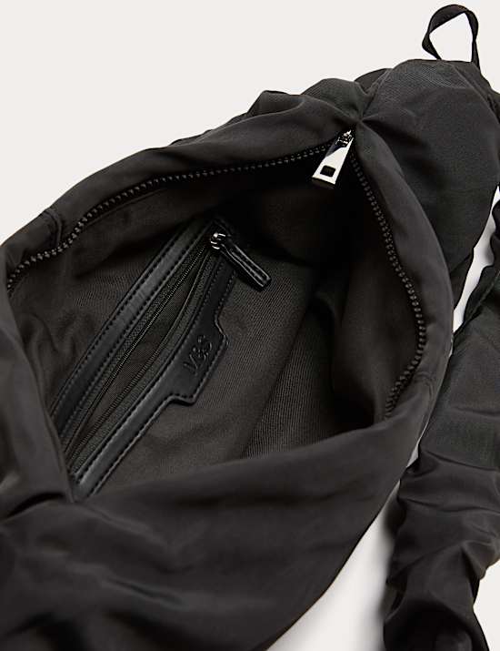 Sac &agrave; bandouli&egrave;re et bride en nylon ruch&eacute;