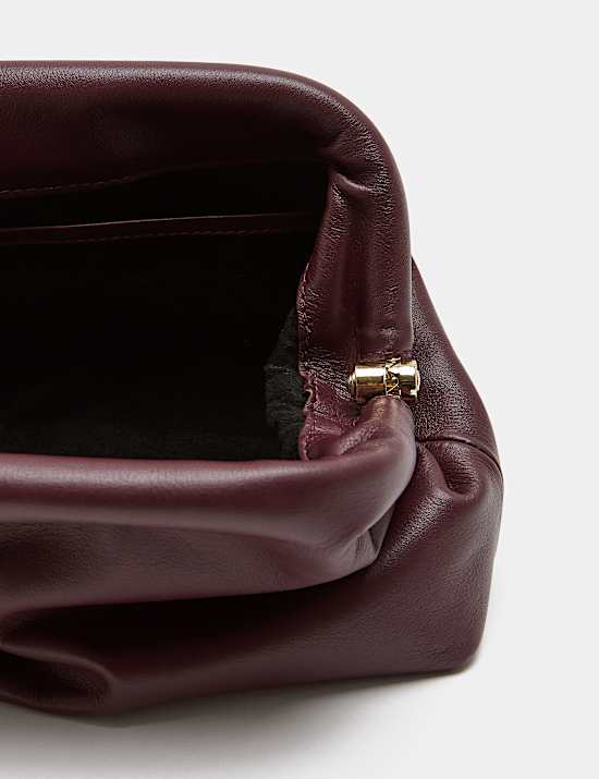 Pochette &agrave; bordure en cuir