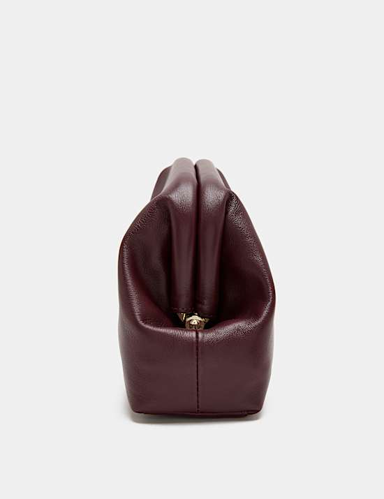 Pochette &agrave; bordure en cuir