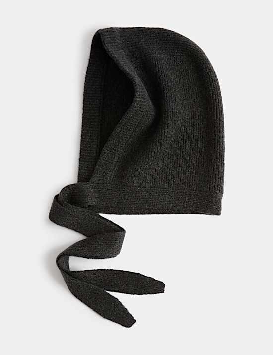 Knitted Bonnet