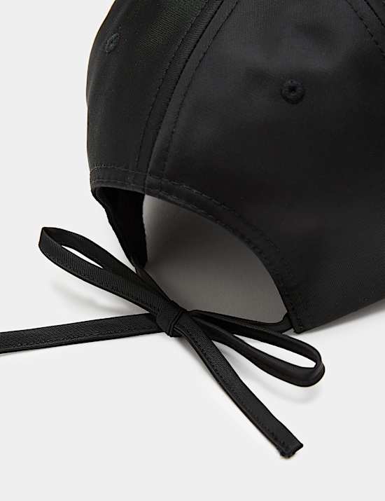 Casquette de baseball en nylon &agrave; d&eacute;tail n&oelig;ud